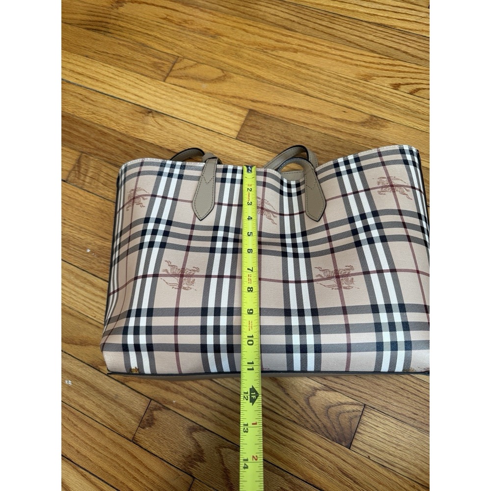 Burberry Haymarket Reversible Tote Bag Nova Check and Neutral Tan Leather - Picture 16 of 16